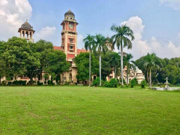  allahabad Student molested a college girl in the classroom 