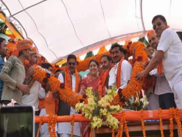 BJP MLA in Amethi challenge to Smriti Irani and Suresh Pasi again BJP MLA in Amethi challenge to Smriti Irani and Suresh Pasi again