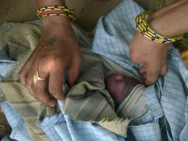 Pregnant woman delivered child on road, UP Health Department Congratulations Pregnant woman delivered child on road, UP Health Department Congratulations