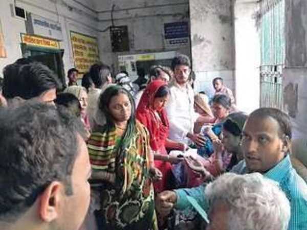 A bus overturned in ditch in katihar, Bihar, many injured