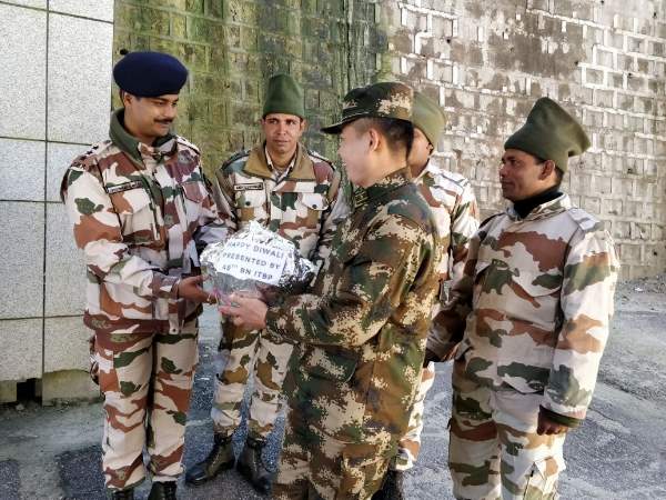 Indian army men gave sweets to Chinese troops at Nathu La Pass