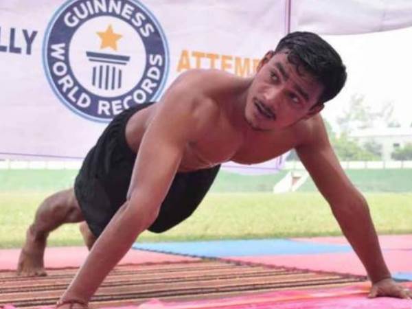 देवरिया के अश्विनी ने बनाया सबसे ज्यादा पुश-अप का रिकॉर्ड
