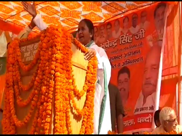 BJP मंत्री के बयान से बवाल, कार्यकर्ताओं और भीड़ में हाथापाई BJP मंत्री के बयान से बवाल, कार्यकर्ताओं और भीड़ में हाथापाई