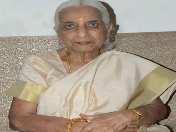 Funeral of Girija Devi with the state honor in Varanasi Funeral of Girija Devi with the state honor in Varanasi