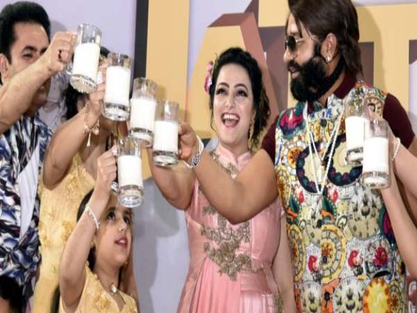 Honeypreet close photos with her father Ram Rahim Honeypreet close photos with her father Ram Rahim