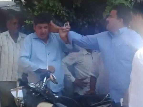 lawyer slaps a man in hapur, video goes viral