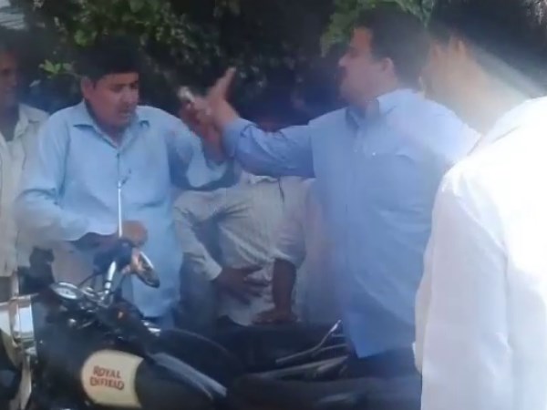 lawyer slaps a man in hapur, video goes viral