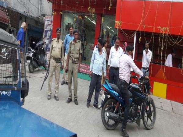 Filmy style loot from a man in Muzaffarpur, Bihar