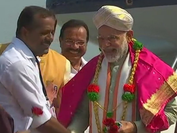 Live: कर्नाटक पहुंचे पीएम मोदी, मंदिर, फूकेंगे चुनावी बिगुल Live: कर्नाटक पहुंचे पीएम मोदी, मंदिर, फूकेंगे चुनावी बिगुल