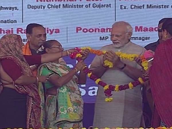 द्वारिकाधीश पहुंचे पीएम मोदी, आज चुनाव प्रचार की करेंगे शुरुआत