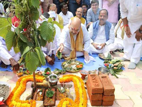 PM Narendra Modi Temple foundation will do by Amit Shah