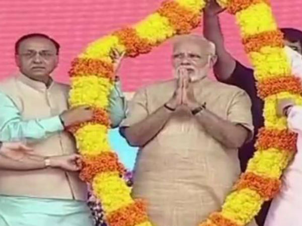 #Vadnagar LIVE: पीएम की जनसभा में भारी तादाद में जुटे लोग #Vadnagar LIVE: पीएम की जनसभा में भारी तादाद में जुटे लोग