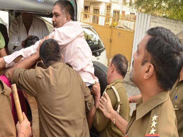 Violence with UP Police in Saharanpur