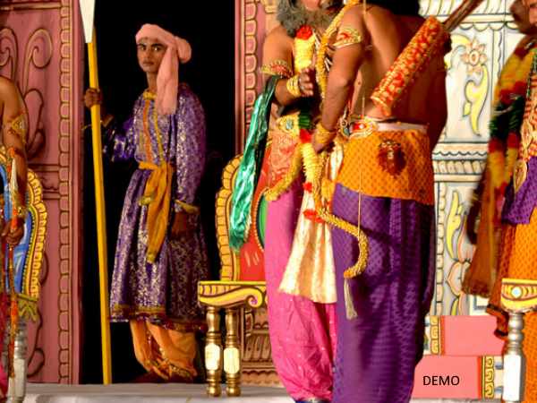 Ram, Laxman and Ravana beaten by crooks in Ram leela in Mirzapur Ram, Laxman and Ravana beaten by crooks in Ram leela in Mirzapur