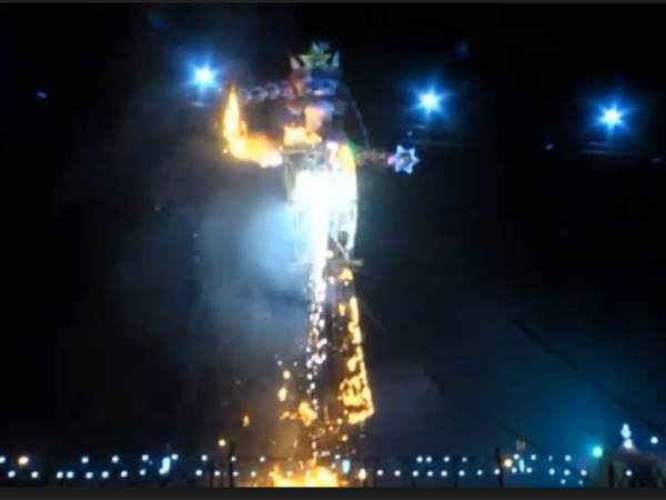 Mayawati poster pasted on Ravan burning in Moradabad