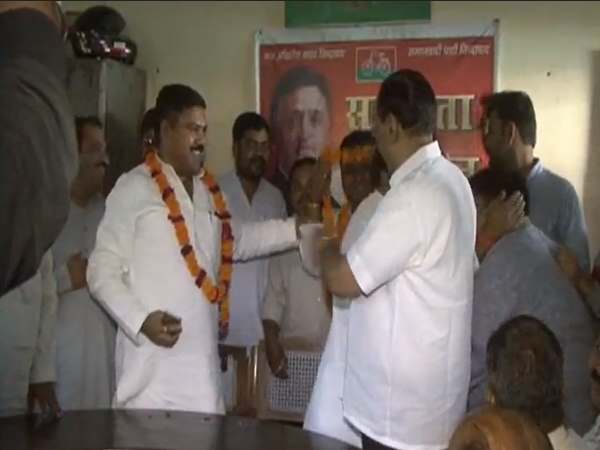 Defeat of BJP and happy moment for Samajwadi Party in Bareilly Defeat of BJP and happy moment for Samajwadi Party in Bareilly