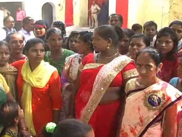 Sisters not allowed to meet with brothers in Kanpur jail on Bhai Dooj Sisters not allowed to meet with brothers in Kanpur jail on Bhai Dooj