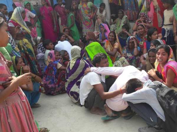 A college girl crushed by truck on the road in Sultanpur, Uttar Pradesh