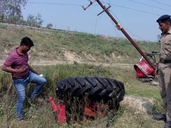  Train hit tractor in Rampur, Uttar Pradesh