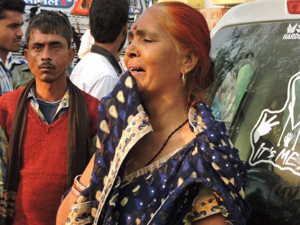 Constable in UP Police dead in an Accident, SP tribute his honesty