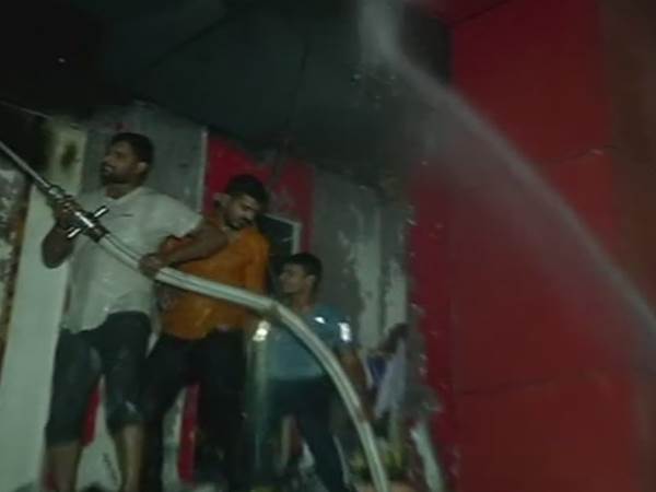  शॉर्ट सर्किट से लगी बनारस के JHV मॉल में लगी आग
