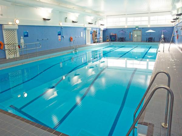 गुटखा खाकर स्विमिंग पूल में तैरने गया शख्स, घुटन से हो गई मौत गुटखा खाकर स्विमिंग पूल में तैरने गया शख्स, घुटन से हो गई मौत