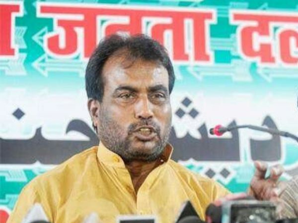 'आरक्षण' को बनाया हथियार