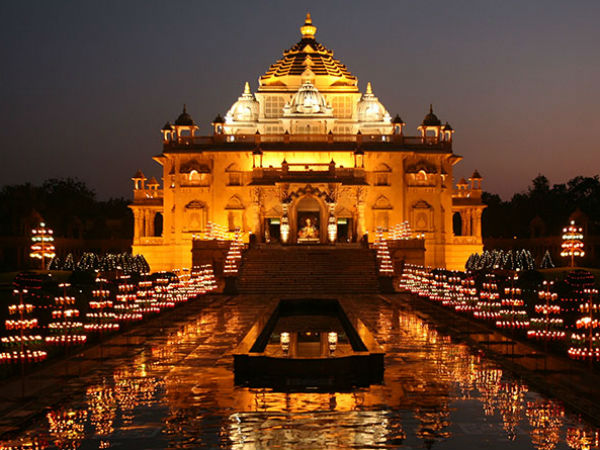 स्वामीनारायण सम्प्रदाय वेद के ऊपर स्थापित