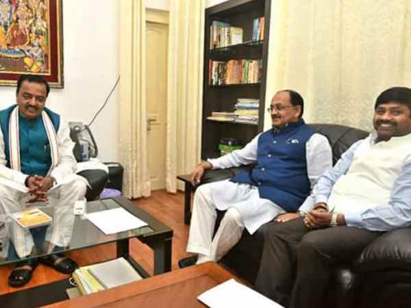 दोनों गुट चुप 