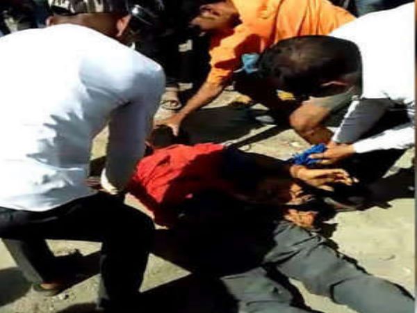 20-25 लोगों ने मिलकर पीटा
