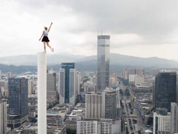 सोशल मीडिया पर एक्टिव हैं एंजेला