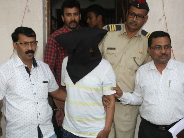  नकली टेप से ब्लैकमेलिंग 