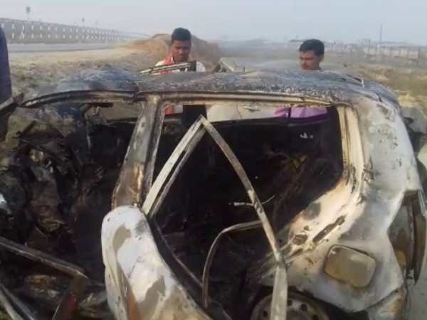 धू-धूकर जल गई कार