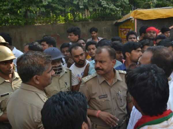 कॉलेज में फोर्स की मौजूदगी