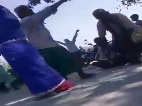 भरी सभा में चाटवाई गई थूक