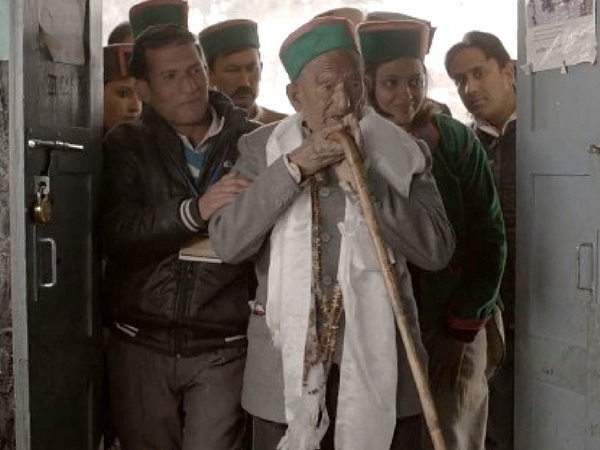 नेगी ने हिंदी फिल्म सनम रे में भी भूमिका निभाई है