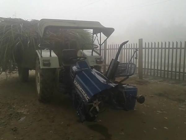 एक्सप्रेस से दो वाहनों की जोरदार टक्कर