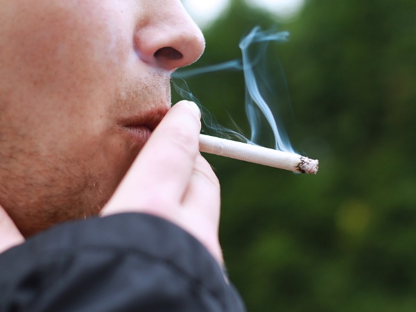 धुम्रपान न करें और कैंडल जलाने स बचें