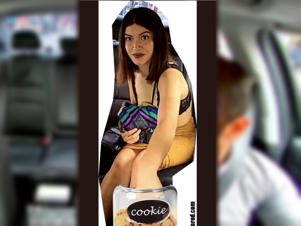 लड़की ने खुद उड़ाया अपना मजाक