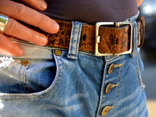 पुलिस को लड़के की पैंट में दिखा उभार