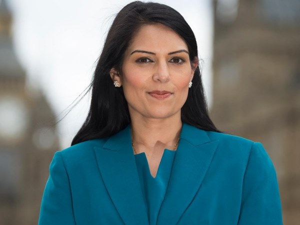 इजरायल नेताओं से मिलने की बात को प्रीति पटेल ने स्वीकार था इजरायल नेताओं से मिलने की बात को प्रीति पटेल ने स्वीकार था