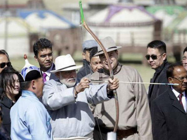  परंपरागत से लेकर आधुनिक परिधान