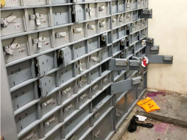 हॉलीवुड फिल्म 'द बैंक जॉब' की याद हुई ताजा हॉलीवुड फिल्म 'द बैंक जॉब' की याद हुई ताजा