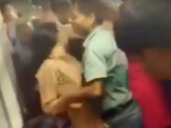 पहले भी वायरल हो चुके हैं वीडियोज