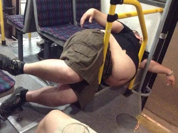 नींद के अलावा दुनिया में रक्खा ही क्या है? नींद के अलावा दुनिया में रक्खा ही क्या है?