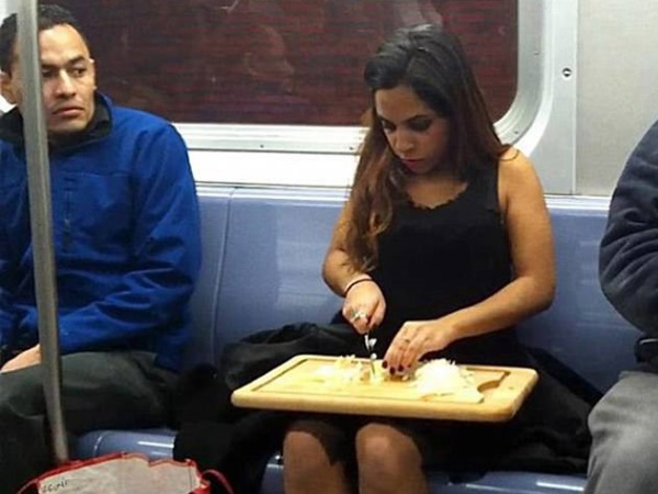 चूल्हा भी यहीं जलाएंगी क्या? चूल्हा भी यहीं जलाएंगी क्या?