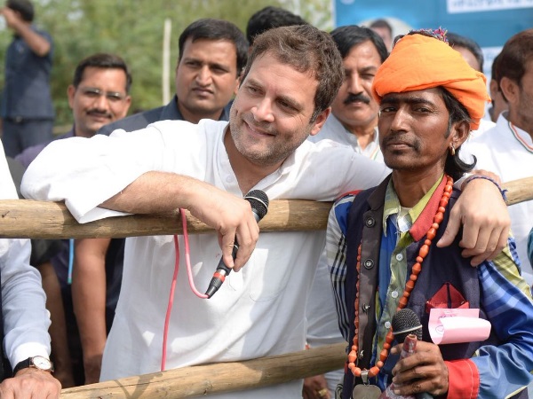 राहुल जीएसटी को गब्बर सिंह टैक्स बता रहे हैं