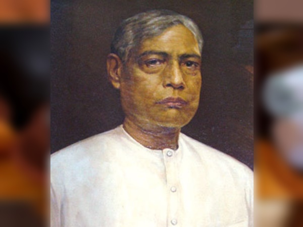 कई मिठाइयों के बाद बनाया रसगुल्ला