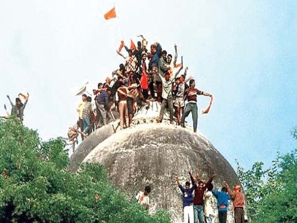 1950 से चल रहा है मामला