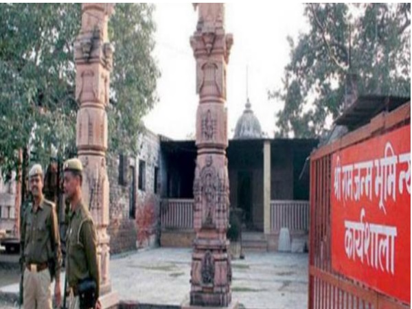 सुन्नी वक्फ बोर्ड ने श्री श्री रविशंकर से नहीं की बात